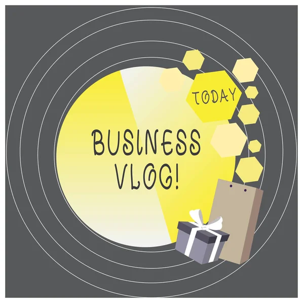 Business Vlog 'u gösteren bir not yazıyorum. Şirketle ilgili konularla ilgili bir video içeriğini gösteren iş fotoğrafı. — Stok fotoğraf