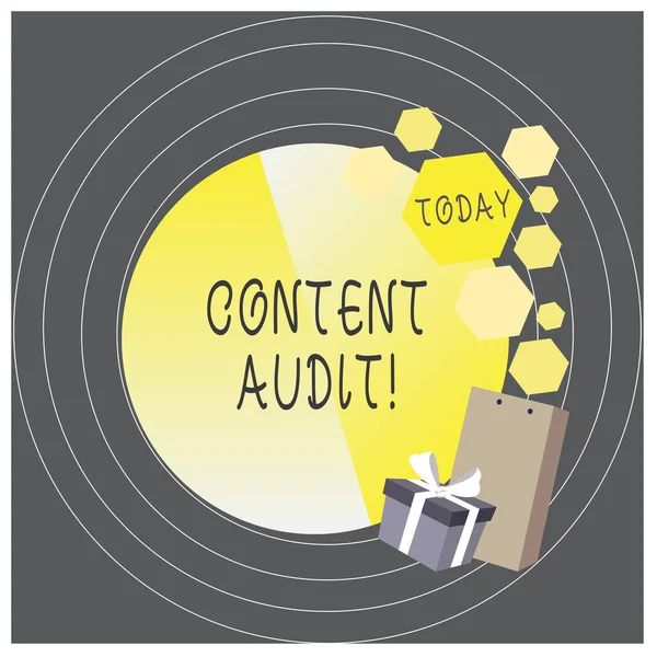 Schrijfnotitie met Content Audit. Bedrijfsfoto showcasing proces van de evaluatie van de inhoud elementen en informatie. — Stockfoto