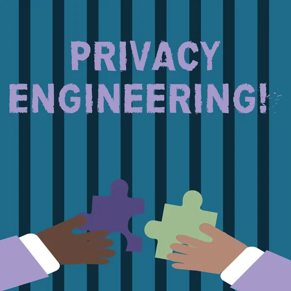 Tekst teken dat privacy-engineering weergeeft. Conceptuele foto-engineered systemen bieden acceptabele niveaus van privacy twee handen houden kleurrijke puzzelstukjes over om de tegels te vergrendelen. — Stockfoto