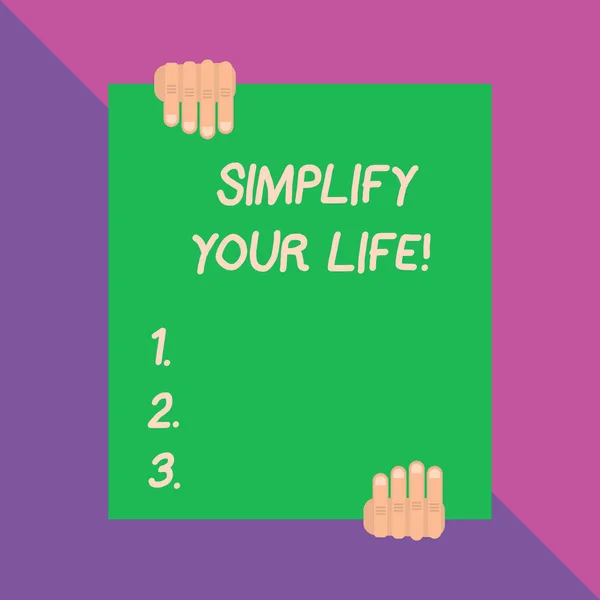 당신의 인생을 단순화 보여주는 개념적 손 쓰기. 중요한 것에 초점을 맞춘 비즈니스 사진 전시및 다른 사람이 적은 것들에 대해 걱정하게. — 스톡 사진