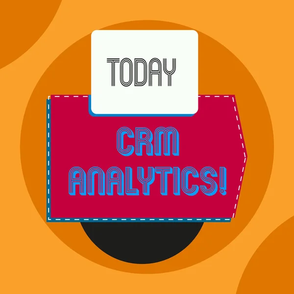Texto de escritura Crm Analytics. Concepto de negocio para las aplicaciones utilizadas para evaluar los datos de una organización son los datos del cliente . — Foto de Stock