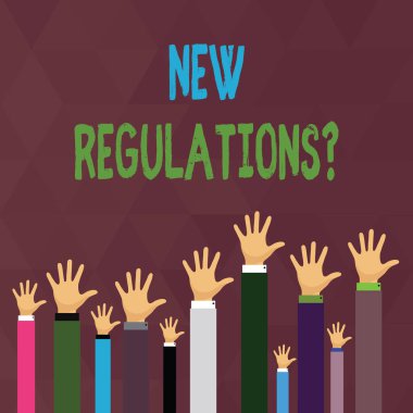 Yeni Yönetmelik Sorusu yazma el yazısı metin. Kavram anlamı kurallar hükümet düzeni kontrol yolu bir şey yapılır yapılan Birkaç İşadamları Elleri Baş Yukarıda Raising Up, Palm Facing Front.