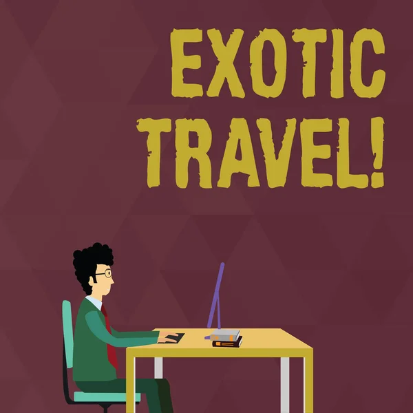 Az Egzotikus Utazást bemutató levél. Üzleti fotó bemutató Utazás szokatlan helyekre vagy ismeretlen helyekre Üzletember Ülés széken Számítógépen és könyveken. — Stock Fotó