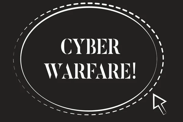 Manuscrito texto escrevendo guerra cibernética. Conceito significado  Virtual War Hackers Sistema Ataques Ladrão Digital Stalker Duas mãos  segurando grande retângulo em branco para cima para baixo Projeto de fundo  geométrico . fotos