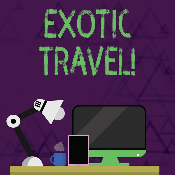 Az Egzotikus Utazást bemutató levél. Business photo showcasing Utazás szokatlan helyekre vagy ismeretlen helyekre Az éjszakai műszakban dolgozó számítógép, táblagép és lámpa elrendezése. — Stock Fotó