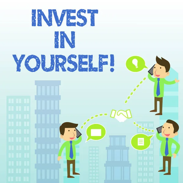 Ordskrivande text Investera i dig själv. Affärsidé för att lära sig nya saker eller material vilket gör din mycket bättre. — Stockfoto