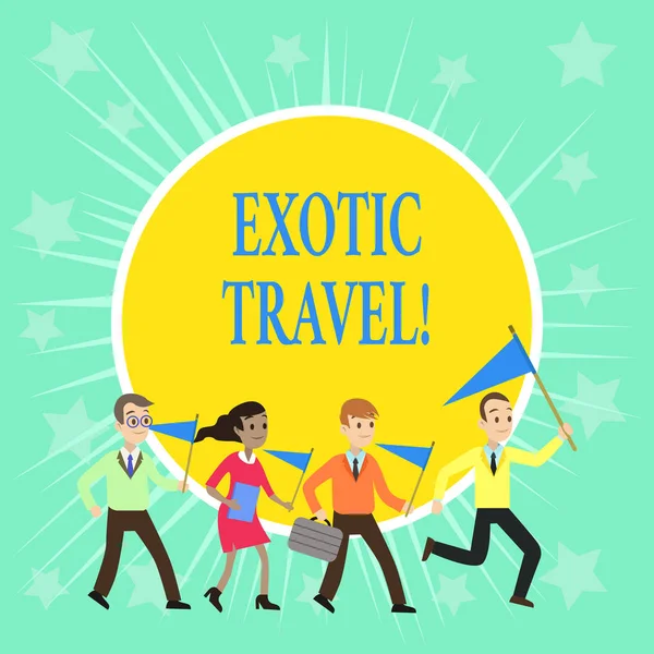 Schrijfbriefje met Exotic Travel erop. Zakelijke foto presentatie Reizen naar ongewone plaatsen of onbekende bestemming. — Stockfoto