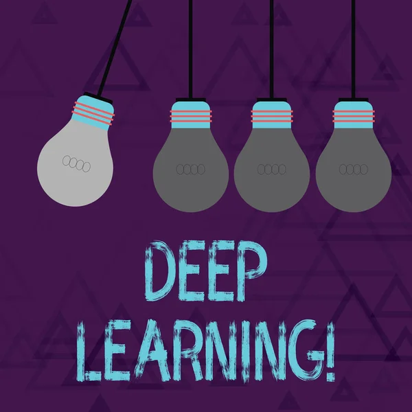 Γράφοντας σημείωμα που δείχνει Deep Learning. Επαγγελματική φωτογραφία που παρουσιάζει τη συλλογή αλγορίθμων που χρησιμοποιούνται στην εκμάθηση μηχανών Έγχρωμη λάμπα κρεμαστό με μια διαφορετική λάμπα σκιά. — Φωτογραφία Αρχείου