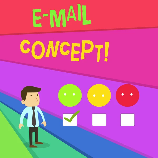 Escrita à mão texto escrevendo E Mail Concept. Conceito que significa sequência de esforços de marketing para alcançar o cliente por e-mail . — Fotografia de Stock