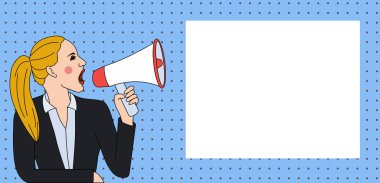 Ceketli, at kuyruklu genç kadın dikdörtgen şekilli mesaj kutusuyla Loudhailer 'a bağırıyor. Açıklamalar ve Tanıtımlar için Yaratıcı Arkaplan Alanı