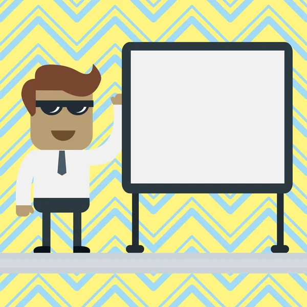 Lachende zakenman of kantoormedewerker in zonnebrillen en stropdas staand naast blanco whiteboard op stand met zijn linkerhand verhoogd op zakelijke bijeenkomst of presentatie — Stockvector
