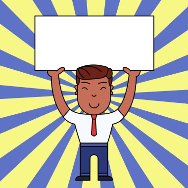 Resmi Kıyafetlerle Gülümseyen Genç Erkek Ayakta Duruyor ve İki Eliyle Büyük Boş Pankart ı Tutarak. Duyurular ve Promosyonlar için Yaratıcı Arka Plan Alanı