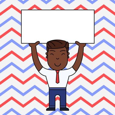 Resmi Kıyafetlerle Gülümseyen Genç Erkek Ayakta Duruyor ve İki Eliyle Büyük Boş Pankart ı Tutarak. Duyurular ve Promosyonlar için Yaratıcı Arka Plan Alanı