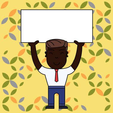 Resmi Kıyafetlerle Gülümseyen Genç Erkek Ayakta Duruyor ve İki Eliyle Büyük Boş Pankart ı Tutarak. Duyurular ve Promosyonlar için Yaratıcı Arka Plan Alanı