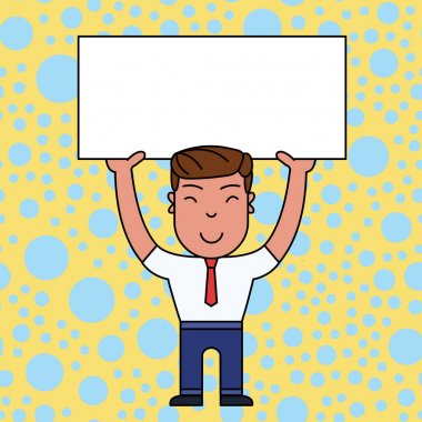 Resmi Kıyafetlerle Gülümseyen Genç Erkek Ayakta Duruyor ve İki Eliyle Büyük Boş Pankart ı Tutarak. Duyurular ve Promosyonlar için Yaratıcı Arka Plan Alanı