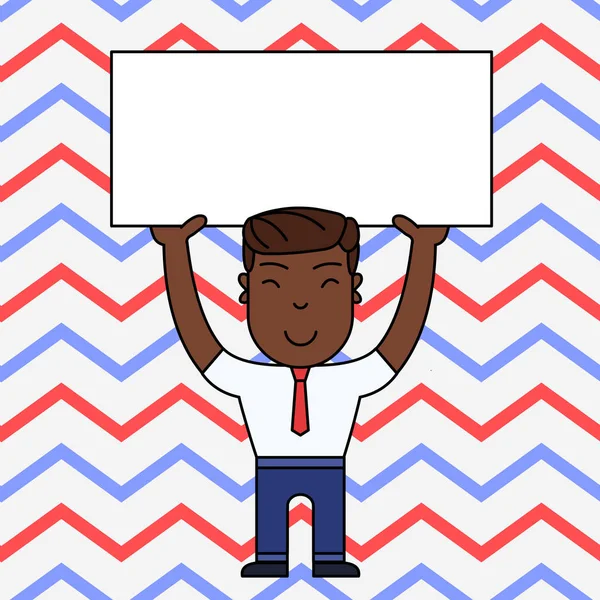 Resmi Kıyafetlerle Gülümseyen Genç Erkek Ayakta Duruyor ve İki Eliyle Büyük Boş Pankart ı Tutarak. Duyurular ve Promosyonlar için Yaratıcı Arka Plan Alanı