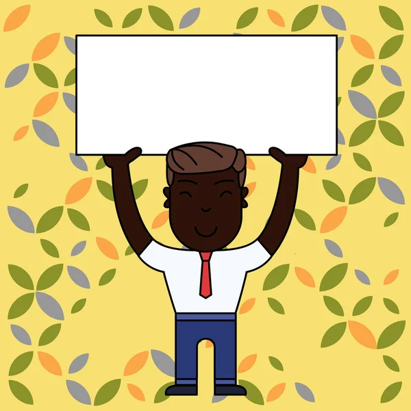 Resmi Kıyafetlerle Gülümseyen Genç Erkek Ayakta Duruyor ve İki Eliyle Büyük Boş Pankart ı Tutarak. Duyurular ve Promosyonlar için Yaratıcı Arka Plan Alanı