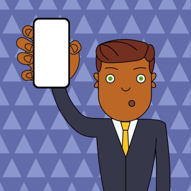 Şaşkın veya Şaşırmış Erkek Ofis Çalışanı veya İşadamı Dikey Boş Ekran Akıllı Telefon Cihazı tutuyor. Duyurular Haber Promosyonları için Yaratıcı Arka Plan