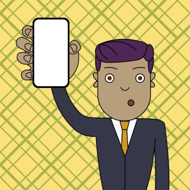 Şaşkın veya Şaşırmış Erkek Ofis Çalışanı veya İşadamı Dikey Boş Ekran Akıllı Telefon Cihazı tutuyor. Duyurular Haber Promosyonları için Yaratıcı Arka Plan