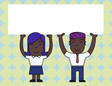 İki Gülen İnsanlar Erkek ve Kadın Tutan Big Blank Poster Board Overhead Her Iki Eliyle. Duyurular ve Promosyonlar için Yaratıcı Arka Plan Alanı