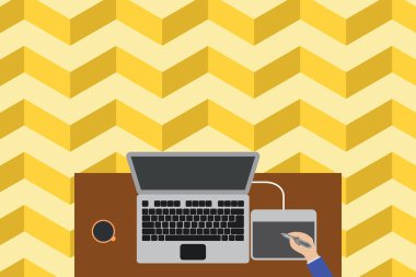 Üst görünüm dizüstü ahşap masa kişi çizim tablet ofis. Elektronik cihaz kurulu insan kahve fincanı. Taşınabilir bilgisayar masa işçi pad kupa içecek.