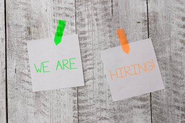 El yazısı metin yazma Biz İşe vardır. Kavram son zamanlarda birini istihdam veya ahşap dokulu masa ile bağlı düz boş kağıt levhalar bol belirli bir iş yapmak için birisi ödemek anlamına gelir.