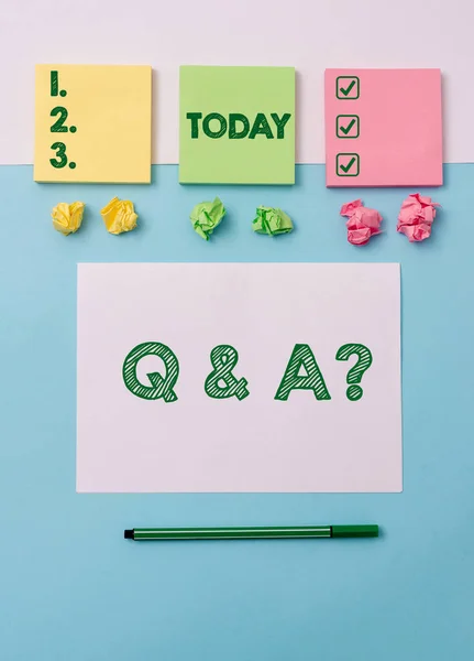 Writing note showing Q And A Question. Business photo showcasing in which demonstrating asks questions and another one answers them Note papers and stationary placed sideways on top of softhued — 스톡 사진