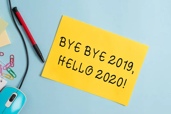 手写文本写再见2019你好2020。概念意味着告别去年，欢迎另一个好. — 图库照片