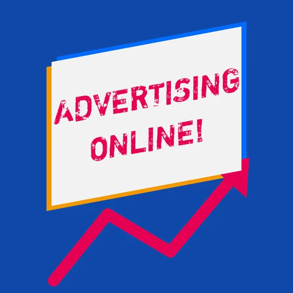 Текст для написания слов Реклама в Интернете. Бизнес-концепция маркетинговой стратегии, предполагающей использование Интернета . — стоковое фото