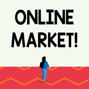 Online Market 'te kelime yazma metni. Bir ürün satmak için web tabanlı kanalları koz olarak kullanmak için iş kavramı. Uzun saçlı bir kadın tek bacağı kaldırılmış bir şekilde arka plan pozisyonunda duruyor..