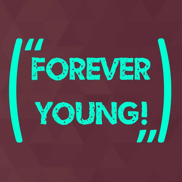 Текст слова Forever Young. Бизнес-концепция для мышления о бытии свежем и беззаботном вне зависимости от возраста . — стоковое фото