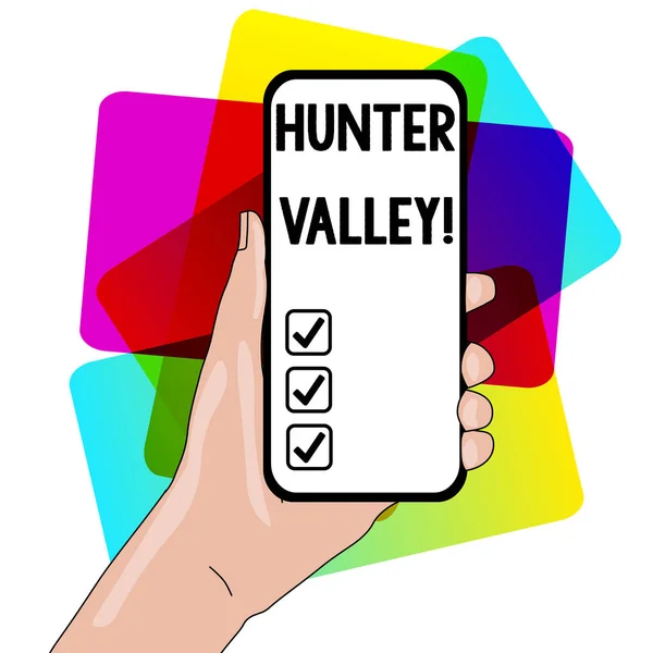 Woord schrijven tekst Hunter Valley. Business concept voor Australië s is het meest bekende wijnregio 's Staat Nieuw-Zuid-Wales Close-up van Smartphone Device Gehouden in Hand met Leeg Scherm en Tekstruimte. — Stockfoto