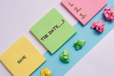 El yazısı metni Tarihi Kaydet. Kavram anlamı Organize etkinlikleri iyi yapmak gün özel etkinlik organizatörleri Not kağıtları ve sabit yumuşak hued fon üstüne yana yerleştirilir.