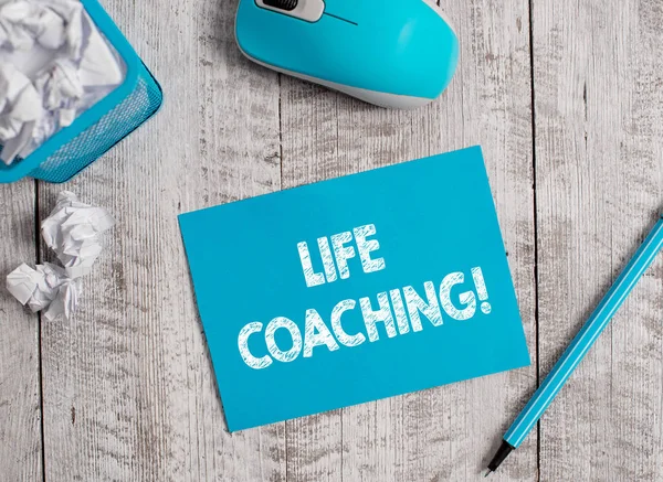 Handgeschreven tekst Life coaching. Concept dat aantoont dat ze werkzaam zijn om te helpen bij het behalen van hun doelen in de loopbaan. — Stockfoto