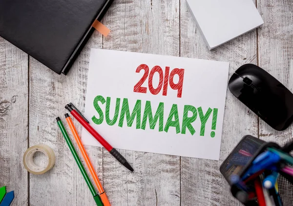 Writing note showing 2019 Summary. Business photo showcasing summarizing past year events main actions or good shows Stationary and computer stuff pen with paper sheets on desk. — 스톡 사진