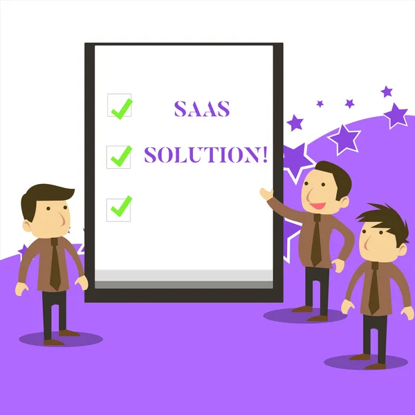 Χειρόγραφο κείμενο που γράφει λύση SaaS. Concept έννοια μέθοδος παράδοσης λογισμικού που παρέχει πρόσβαση σε λογισμικό επιχειρηματίες άνθρωποι συνάδελφοι συζητούν αποστολές παρουσίαση πίνακα τσιμπούρια. — Φωτογραφία Αρχείου