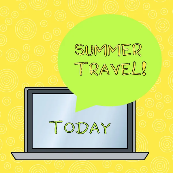 Píšu text Summer Travel. Obchodní koncept pro konkrétní výlet nebo cestu obvykle za účelem rekreace kulatý tvar prázdné řeči bublina plovoucí nad otevřeným notebookem barevné Backdrop. — Stock fotografie