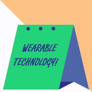 Giyilebilir Teknoloji 'yi gösteren bir not yazıyorum. Aksesuar olarak takılabilen elektronik cihazları gösteren iş fotoğrafı.