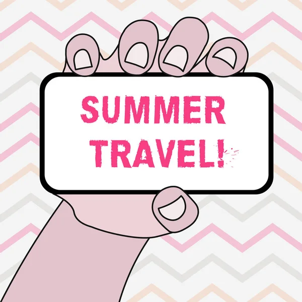 显示夏季旅行的文本符号。概念照片特定行程或旅程，通常是为了娱乐目的，智能手机设备与空白屏幕和文本空间手持. — 图库照片