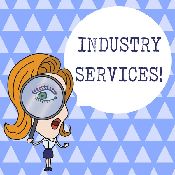 Πινακίδα κειμένου που δείχνει τις υπηρεσίες βιομηχανίας. Εννοιολογικό τύπο φωτογραφίας της επιχείρησης που παρέχει υπηρεσίες στους πελάτες γυναίκα κοιτάζοντας το μεγεθυντικό φακό μεγάλο μάτι κενό στρογγυλό φούσκα ομιλίας. — Φωτογραφία Αρχείου