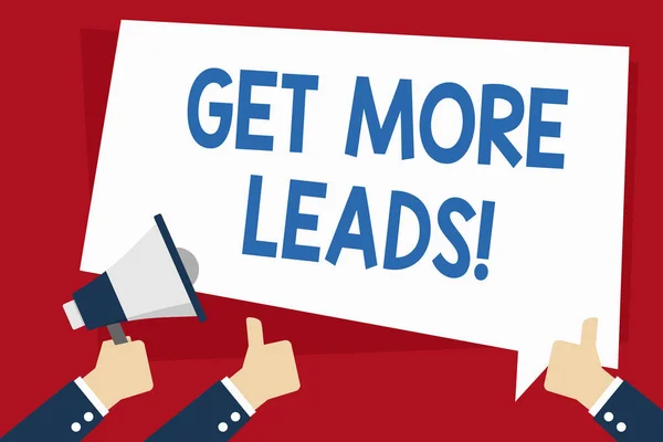 Текст для написания слов Get More Leads. Бизнес-концепция для инициации потребительский интерес или запроса продуктов или услуг Рука Холдинг Мегафон и другие два Gesturing Thumbs Up with Text Balloon . — стоковое фото