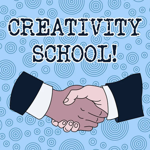 Konceptuell handskrivning som visar kreativitets skolan. Business Photo text studenter kan använda fantasi och kritiskt tänkande hand Shake Multirasistiska manliga kollegor formell skjorta kostym. — Stockfoto