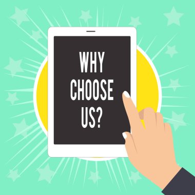 Neden bize soru seçin gösteren Not yazma. Ürün hizmeti seçmek için avantajları ve dezavantajları listesi iş fotoğrafı vitrin parmak tablet scree Işaret beyaz cilalı çivi ile kadın el