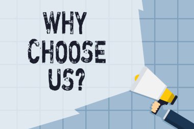 Neden bize soru seçin gösteren kavramsal el yazma. Avantajları ve dezavantajları iş fotoğraf metin listesi ürün hizmeti seçmek için geniş ışın hacmi genişletme ile el Holding megafon.