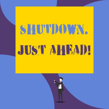 Kapanış hemen Ileriye gösteren metin işareti. Kavramsal fotoğraf kapanış fabrika iş ya kısa zaman ya da sonsuza kadar Izole görünüm genç adam ayakta işaret yukarı iki el büyük dikdörtgen.