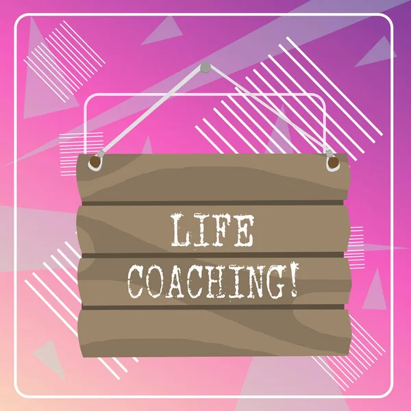 Woord schrijven tekst Life coaching. Business concept voor het aantonen van werknemers te helpen laten zien bereiken van hun doelen in de loopbaan hook up lege bord. Lege houten bord met Lope voor hang. — Stockfoto