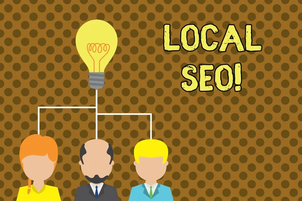 Signo de texto que muestra Local Seo. Foto conceptual increíblemente eficaz manera de comercializar su negocio cercano en línea Grupo de tres personas ejecutivas compartir icono de la idea. Reunión del equipo de inicio . — Foto de Stock