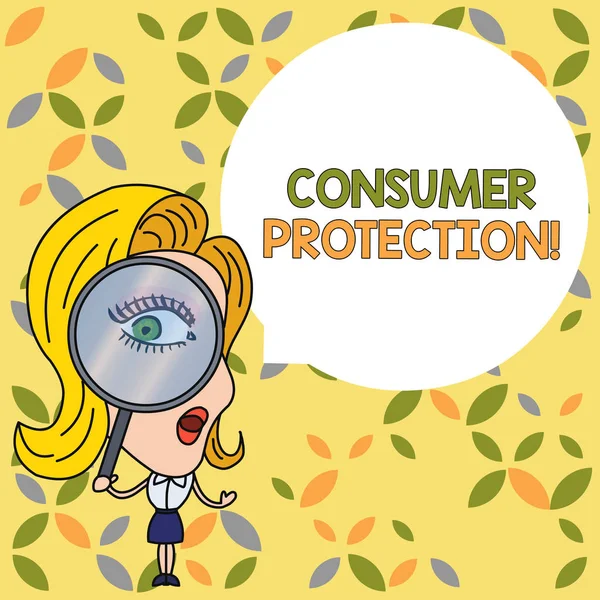 Κείμενο χειρογράφου προστασία καταναλωτή. Έννοια που σημαίνει δίκαιο εμπόριο νόμοι για να διασφαλιστεί η προστασία των δικαιωμάτων των καταναλωτών γυναίκα κοιτάζοντας ένα μεγεθυντικό φακό μεγάλο μάτι κενό στρογγυλό φούσκα ομιλίας. — Φωτογραφία Αρχείου