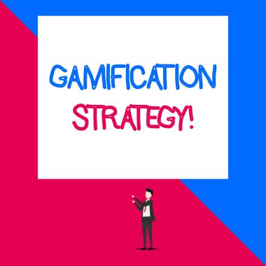 Gamification stratejisi gösteren Not yazma. İş fotoğraf vitrine kullanım motivasyonu için Ödülleri entegre oyun mekaniği izole bakış iki el büyük dikdörtgen yukarı işaret eden.