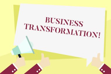 Word yazma metin Iş dönüşümü. Strateji Iyileştirme el Holding megafon ve diğer Iki Gesturing thumbs up metin balon ile kendi ticaret modelleri hizalamak için iş kavramı.